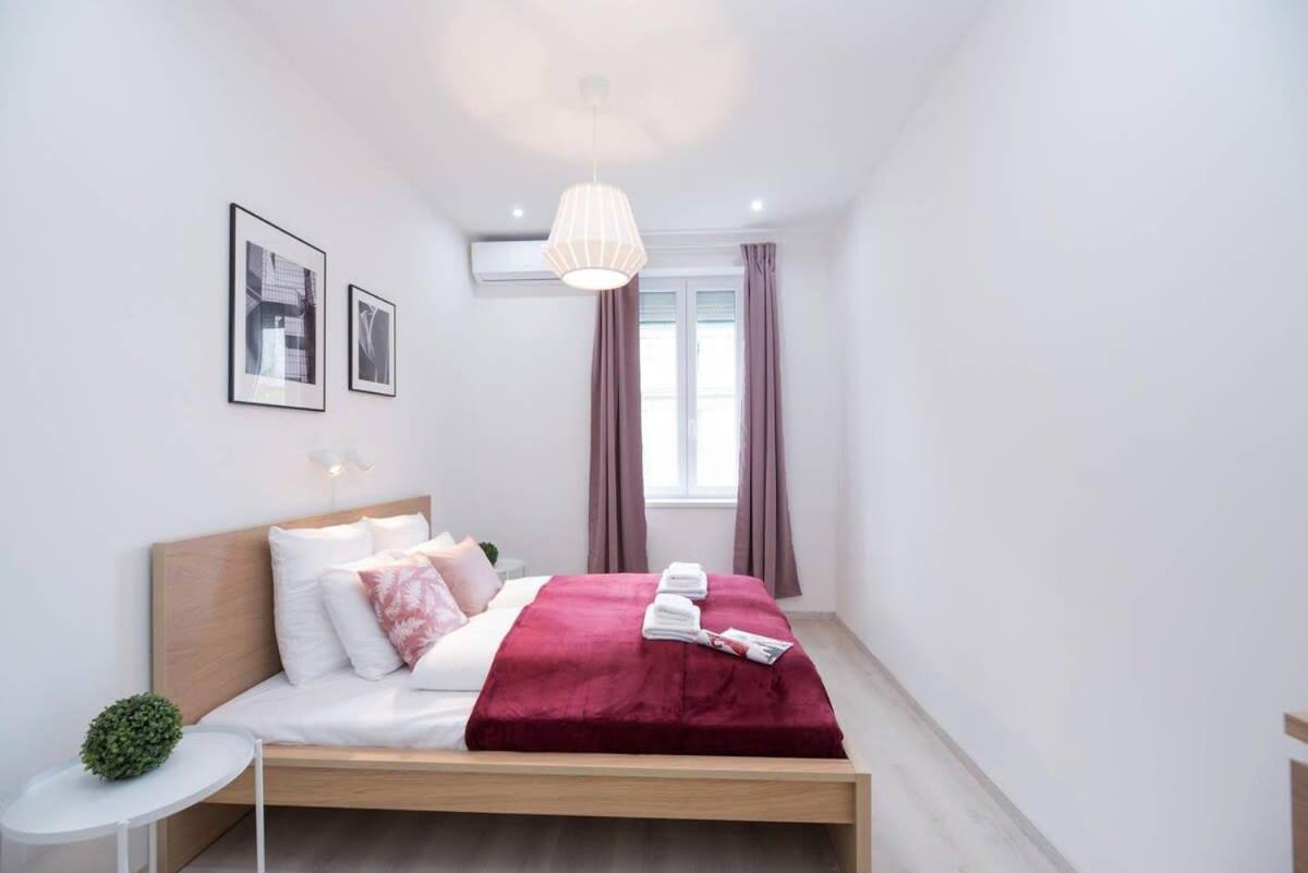 Trendy Central Apartment At Castle Budapest Esterno foto