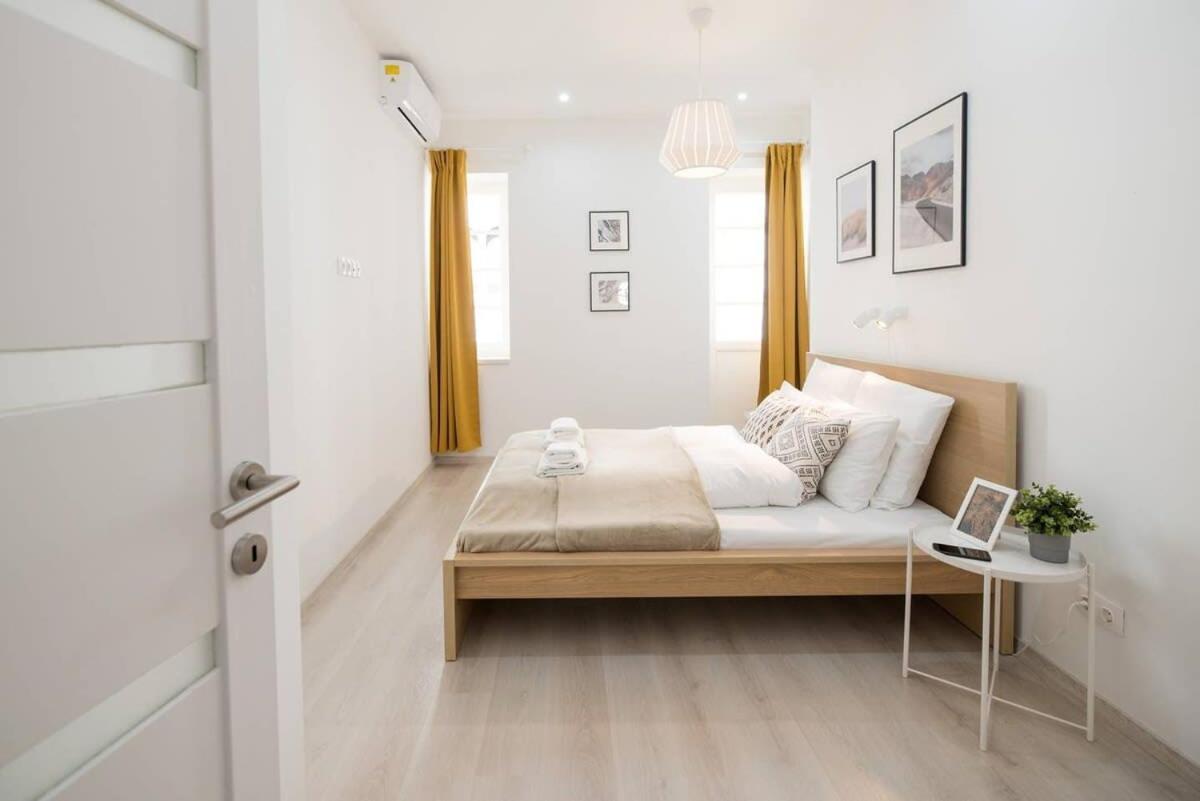 Trendy Central Apartment At Castle Budapest Esterno foto