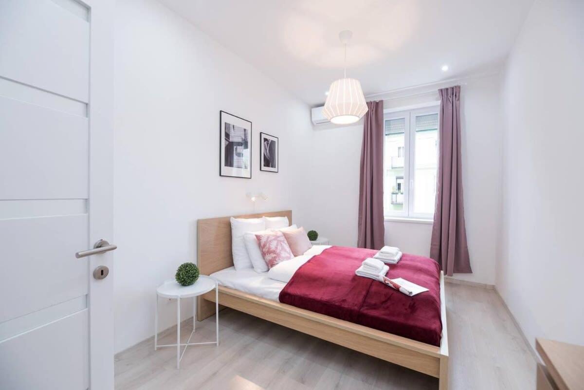 Trendy Central Apartment At Castle Budapest Esterno foto