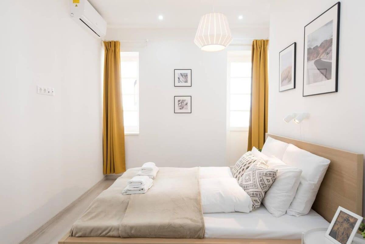 Trendy Central Apartment At Castle Budapest Esterno foto